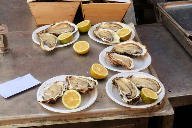 Plates of oyster and half lemons